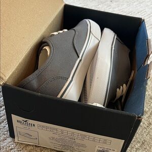 Unisex Gray Lace Up Sneakers